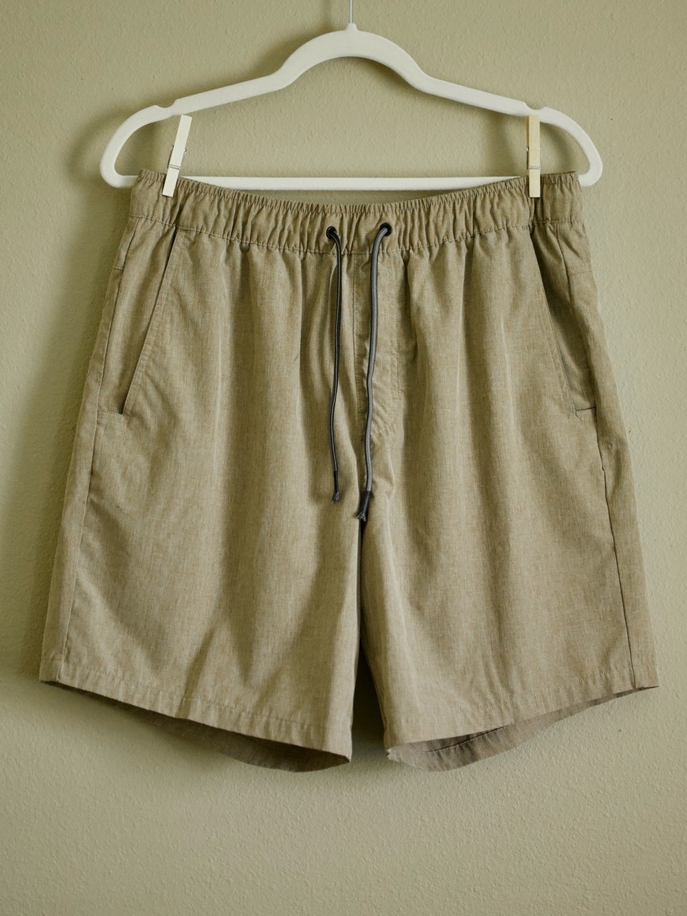 Eddie Bauer Men’s Tan Performance Hiking Shorts Size Large Stretch Outdoor